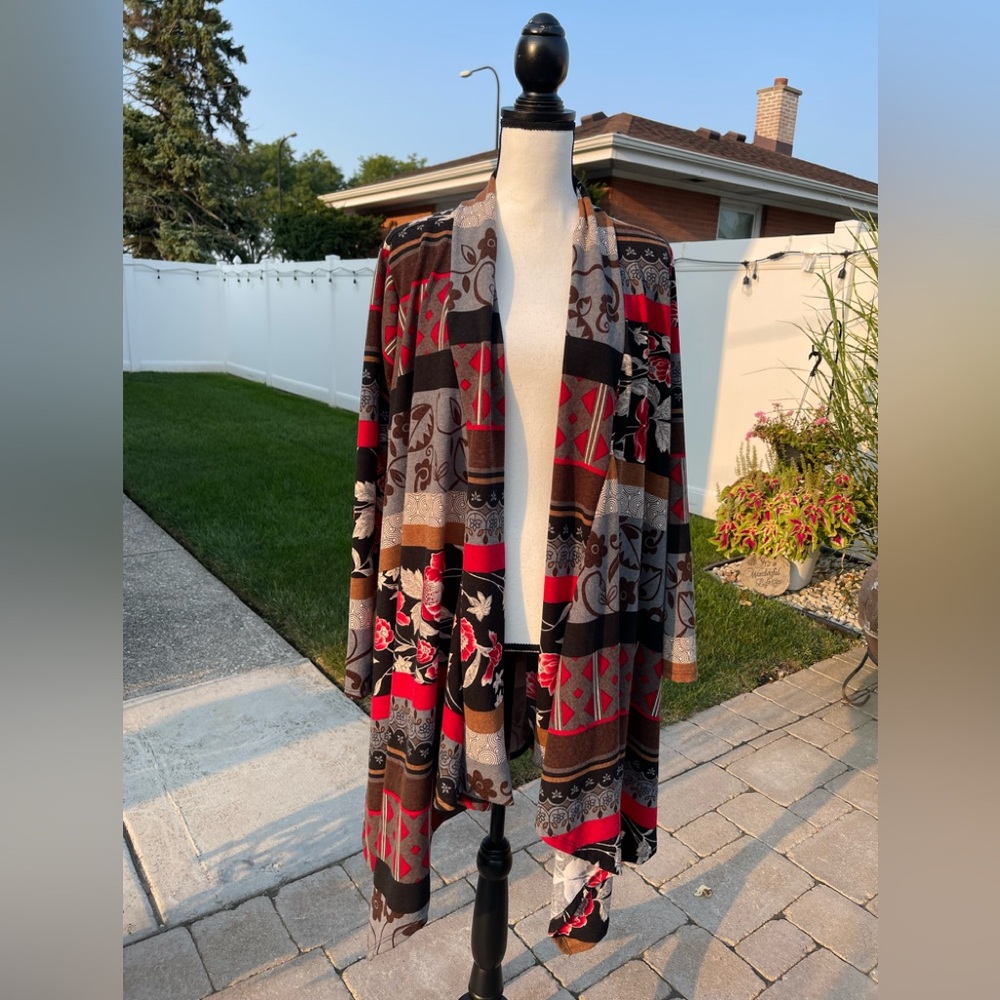 Canari floral cardigan size 2XL